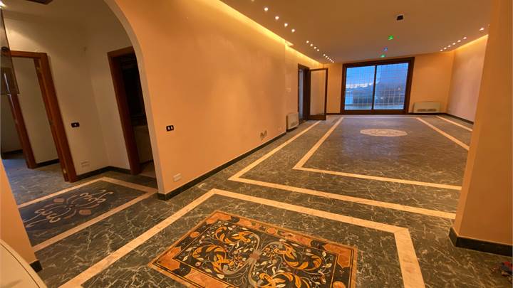 Prestigioso 1° Piano Mai Abitato con Terrazzi e Finiture in Marmo - 