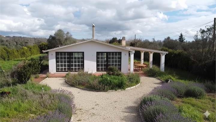 Elegante Residenza Indipendente con Ampio Parco Privato 