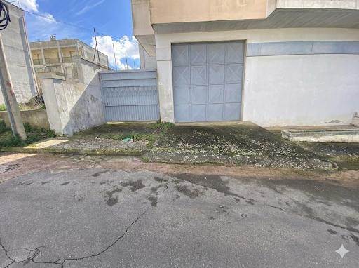 Un locale con Visibilità, Spazio e Versatilità 